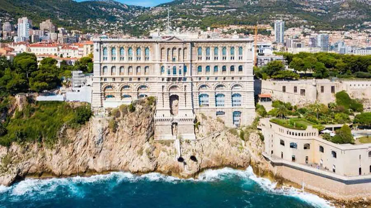 Èze, Monaco and Monte-Carlo, The eastern Riviera